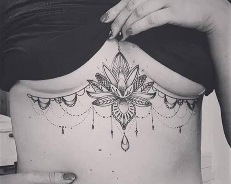 Тату под грудью у девушек