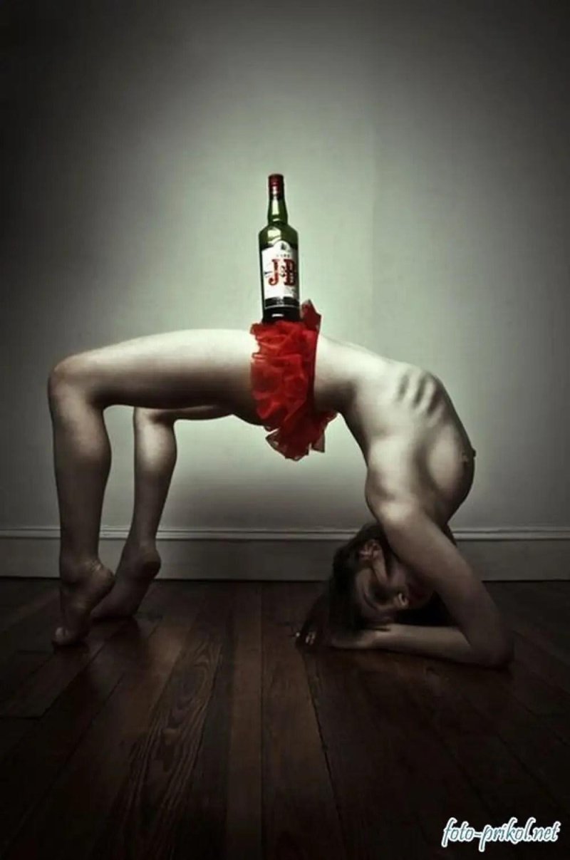 Девушка с алкоголем