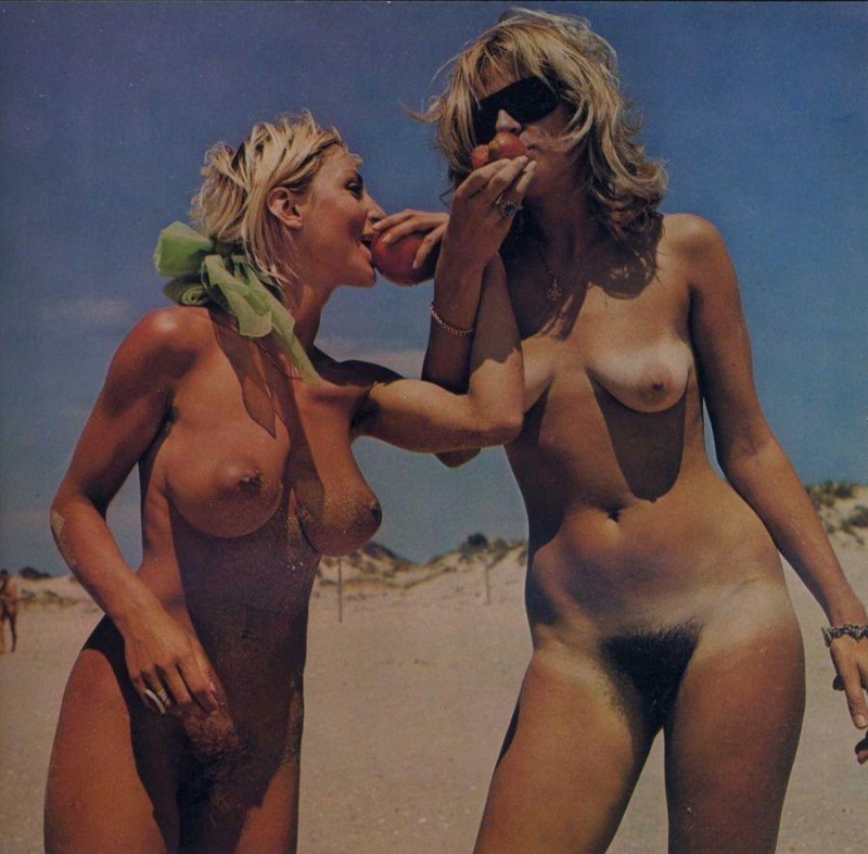 Советские девушки на пляже