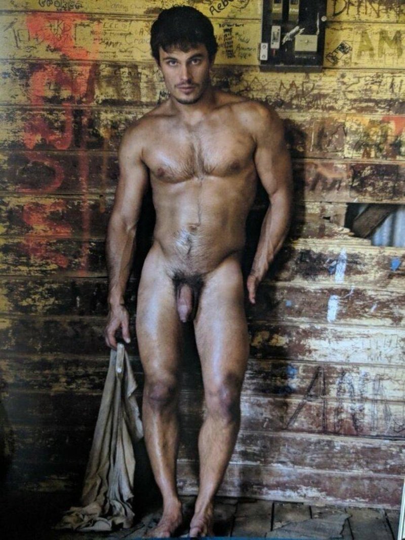 Голые юноши без трусов