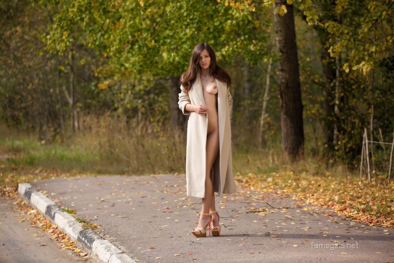 Плащ на голое тело