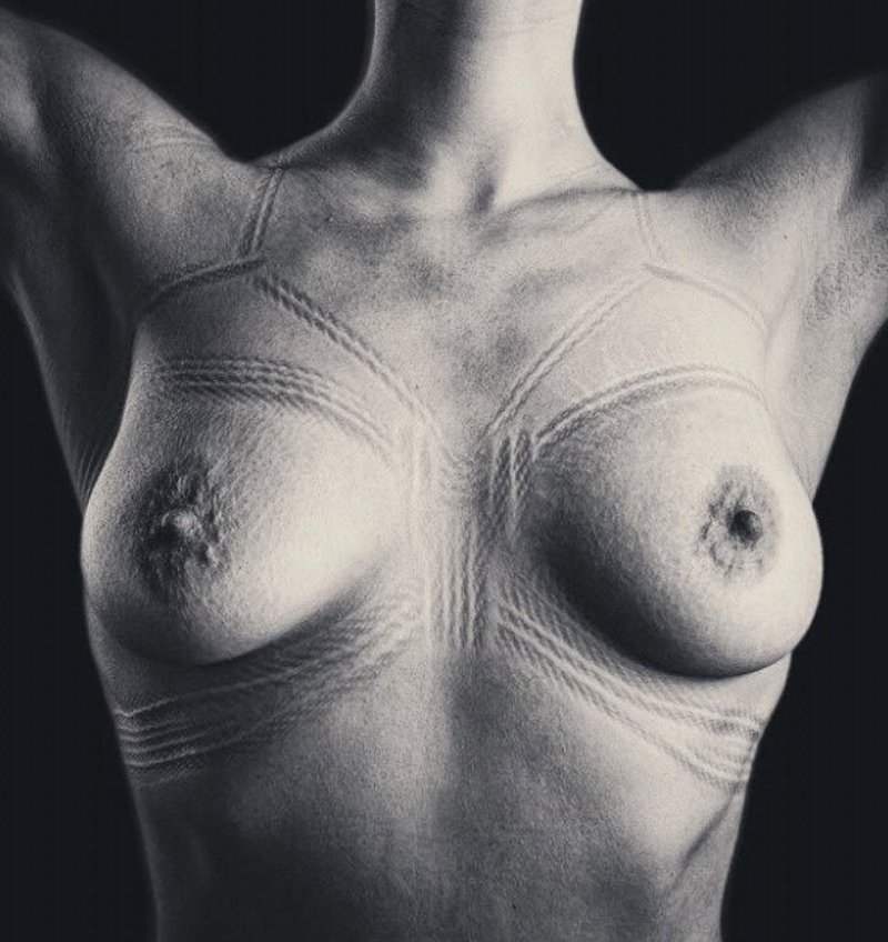 Необычная женская грудь