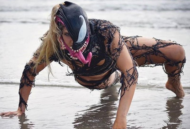 Костюм женщины веном