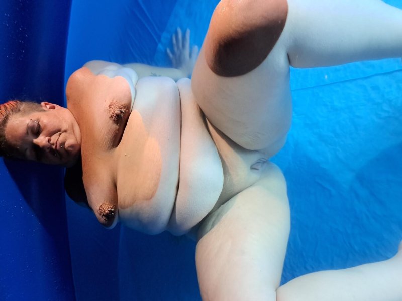 Жирные тетки в бассейне