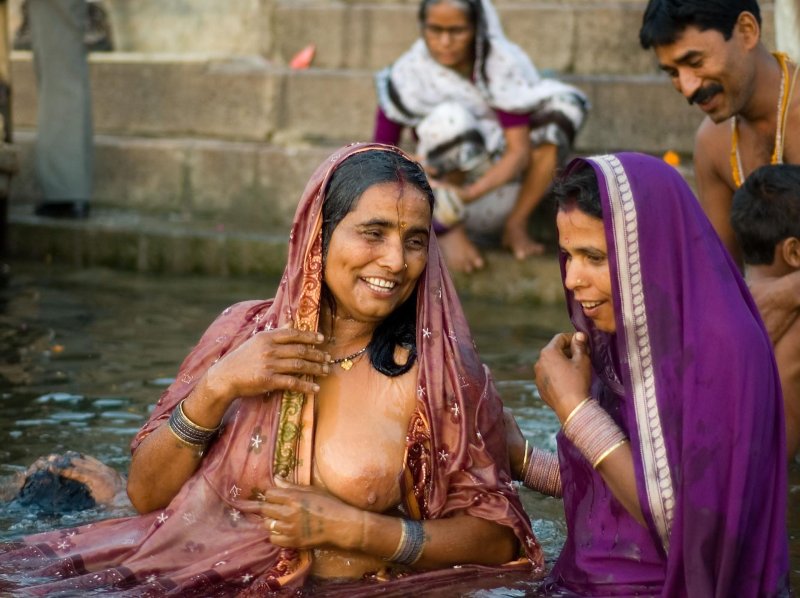 Teen bathing river варанаси