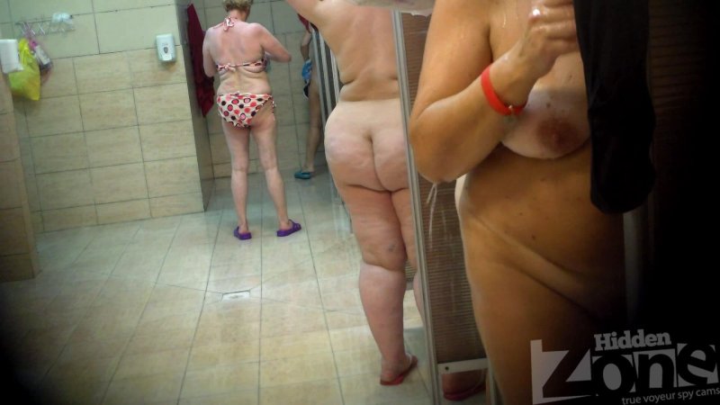 Скрытая камера в душе