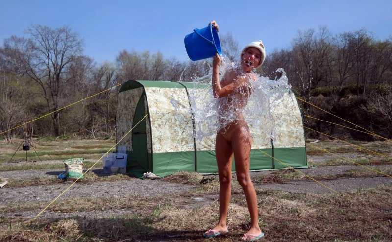 Походная баня на природе ню