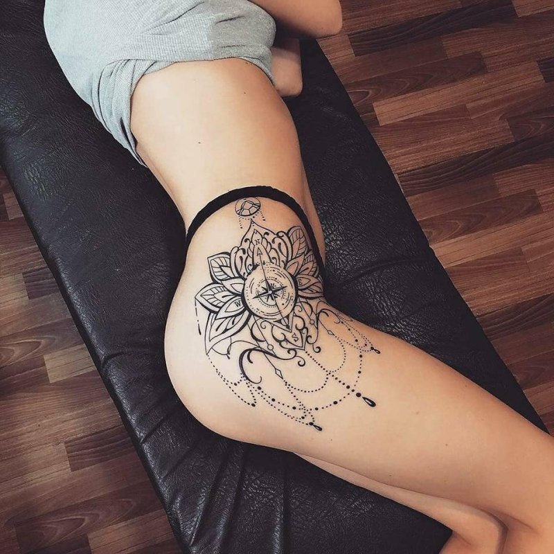 Татуировка на бедре для девушек