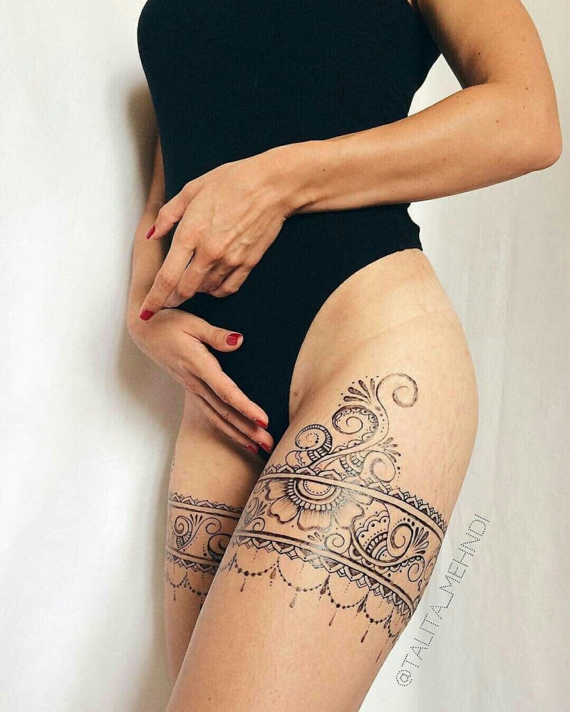 Тату на бедра