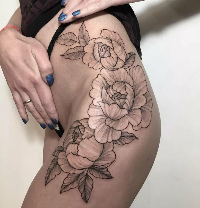 Тату на бедра