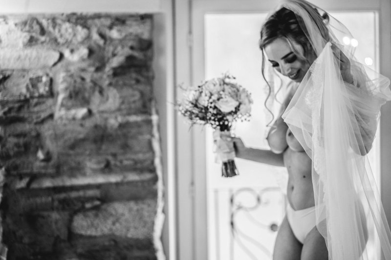 Оголенные невесты