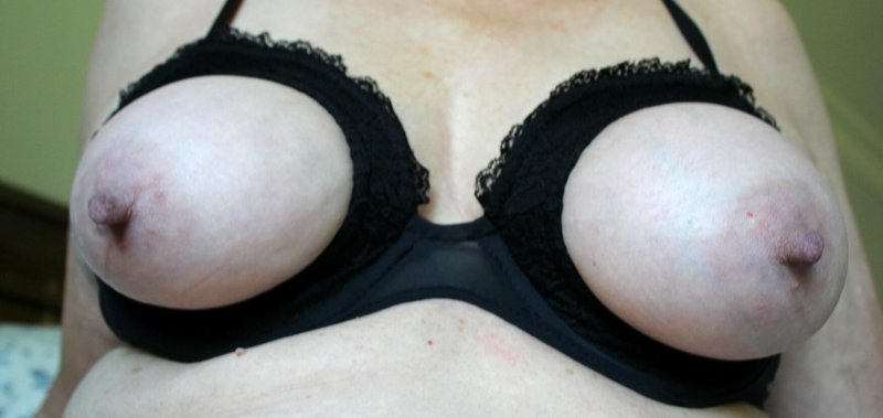 Сиська в лифчике