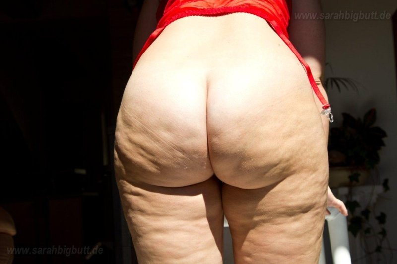 Целлюлитная жопа