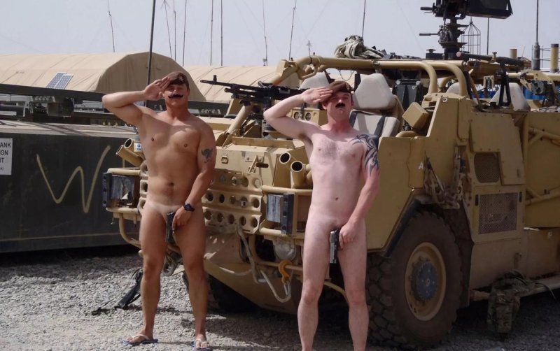 Голые американские солдаты