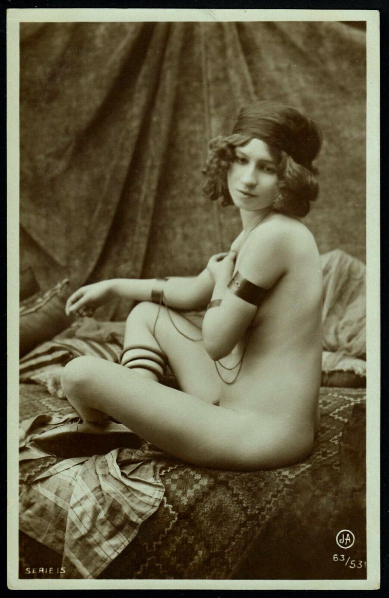 Голые французские женщины