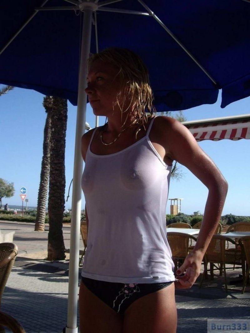 Торчат соски под одеждой