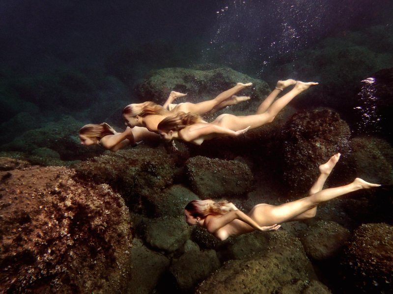 Подводные съемки голых женщин