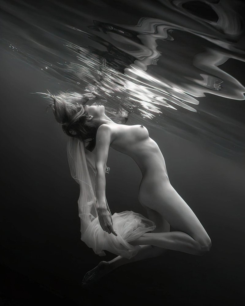 Голые девушки под водой