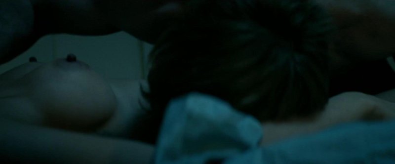 Голая агата муцениеце