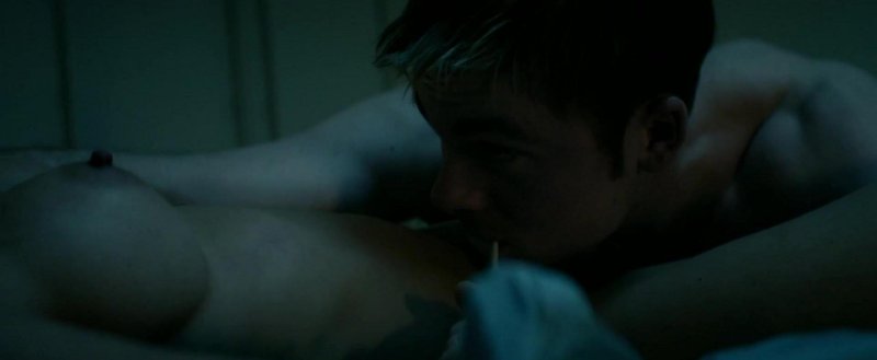 Агата муцениеце голая стая