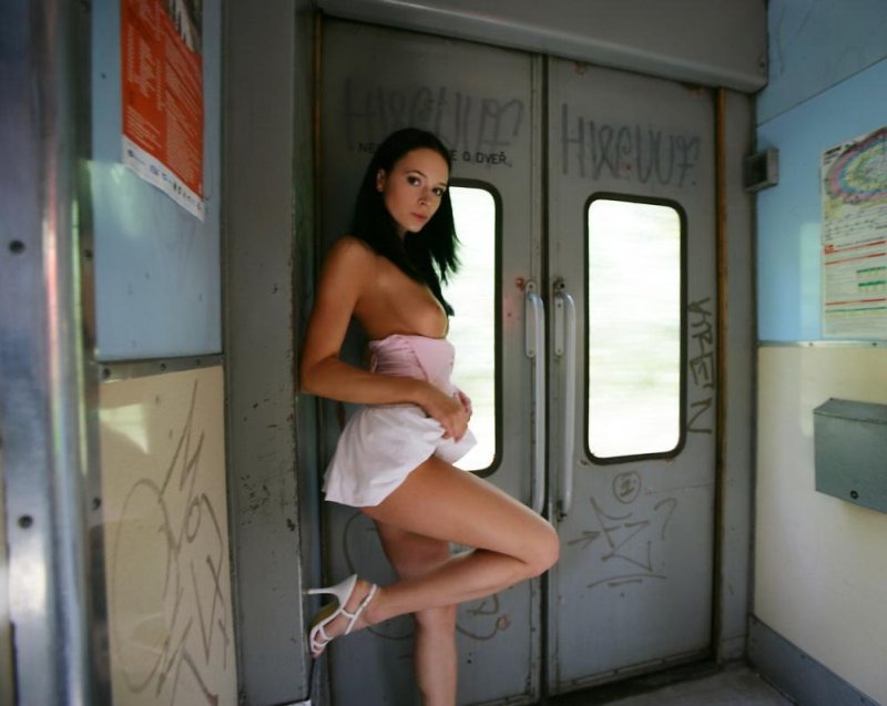 Красивые попутчицы