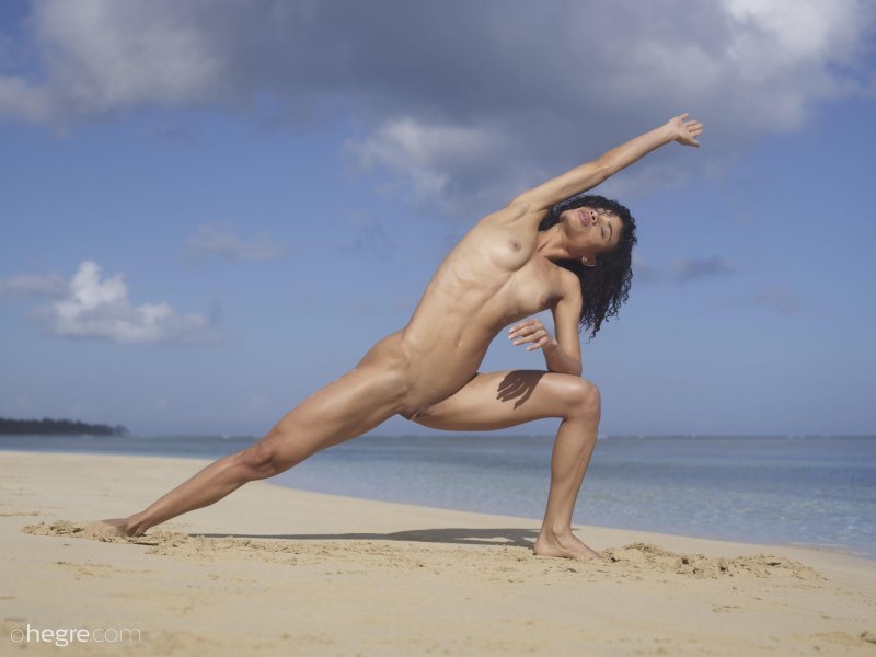 Йога на пляже