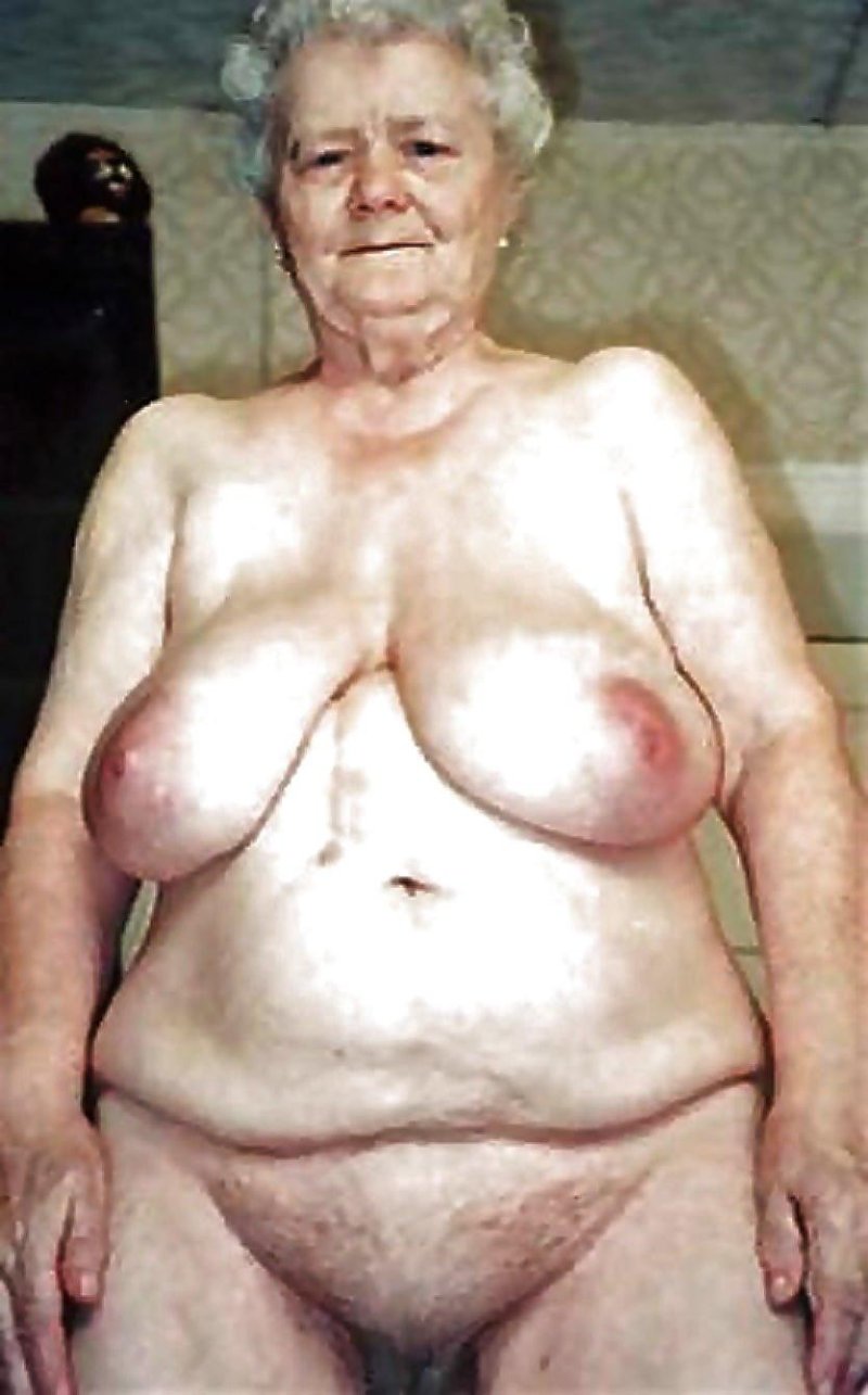 Голые бабушка