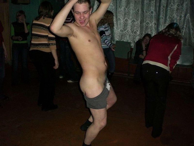 Сельская дискотека голышом