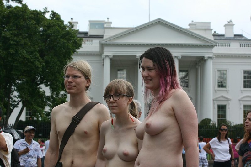 Женские протесты голышом