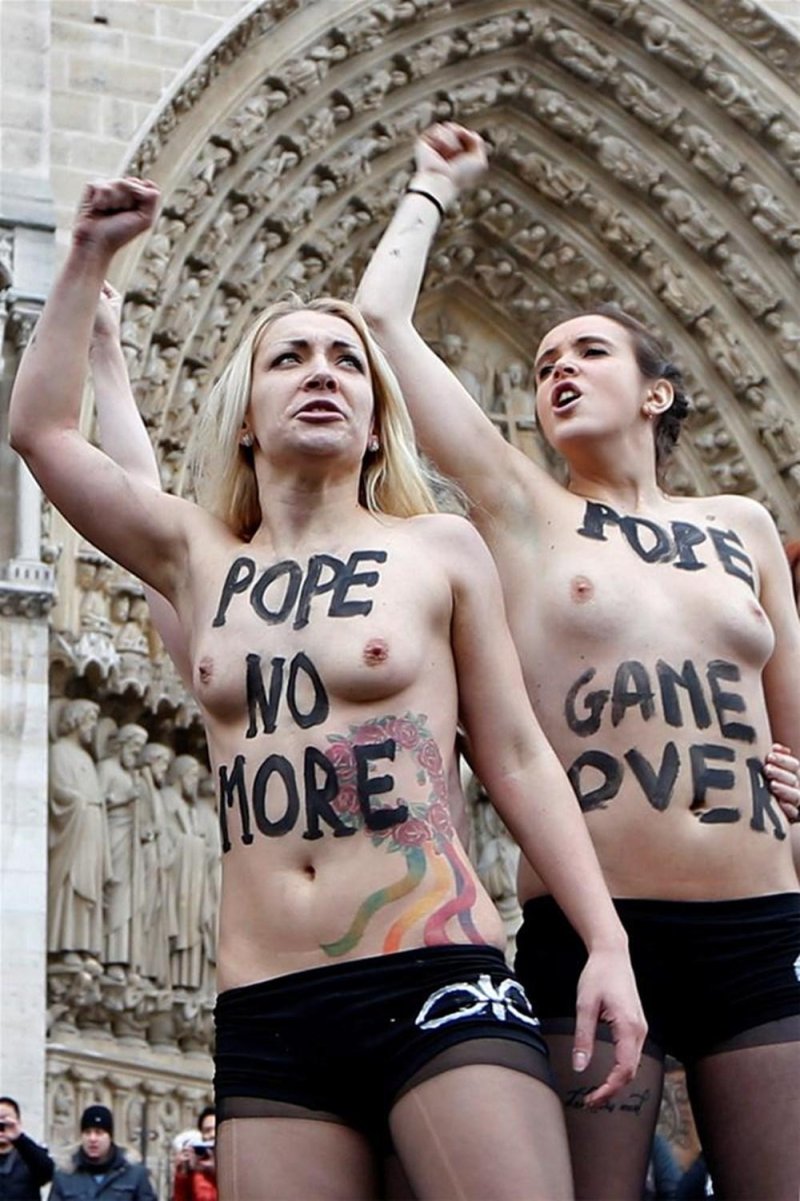 Активистки femen