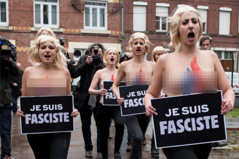 Феминистки с голой грудью