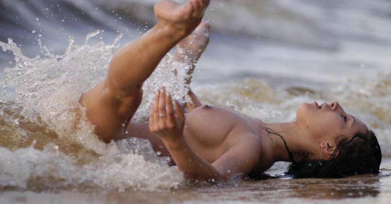 Эротическая фотосессия в воде