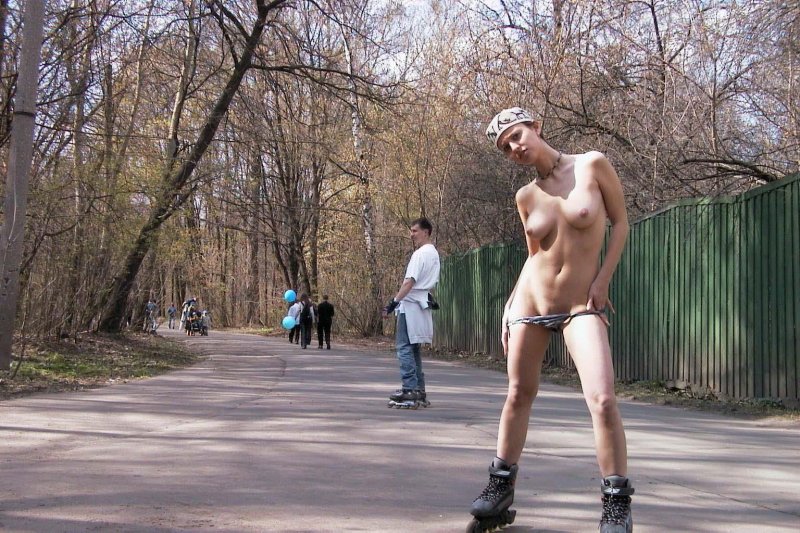 Голышом на улице