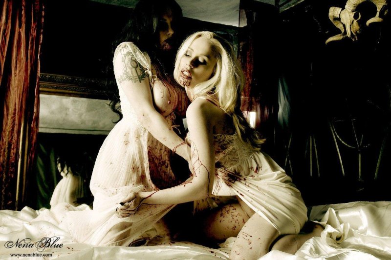 Эротическая фотосессия в стиле ужасов