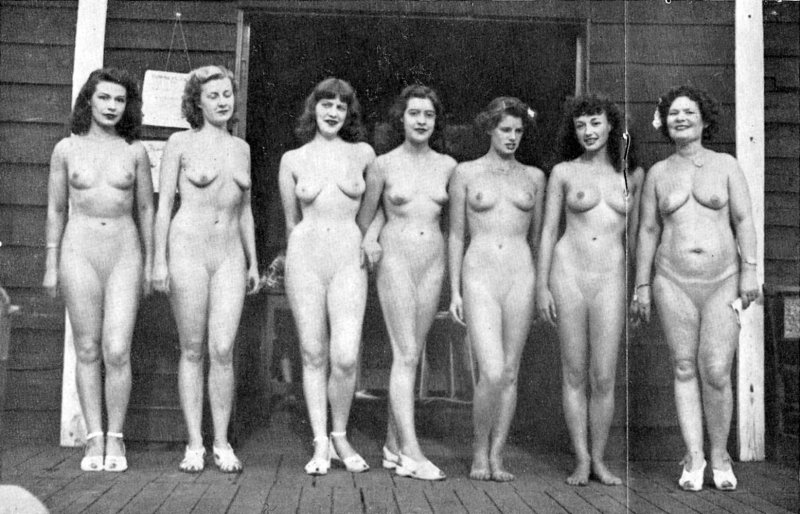 Много голых женщин ретро