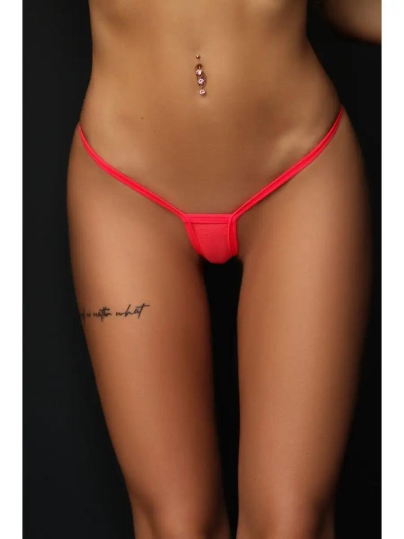 В микро стрингах