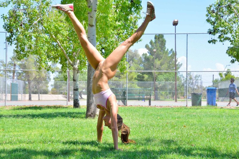 Красивые голые гимнастки