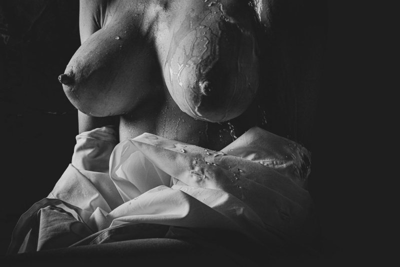 Голые женские груди