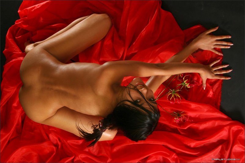 Эротика в красном