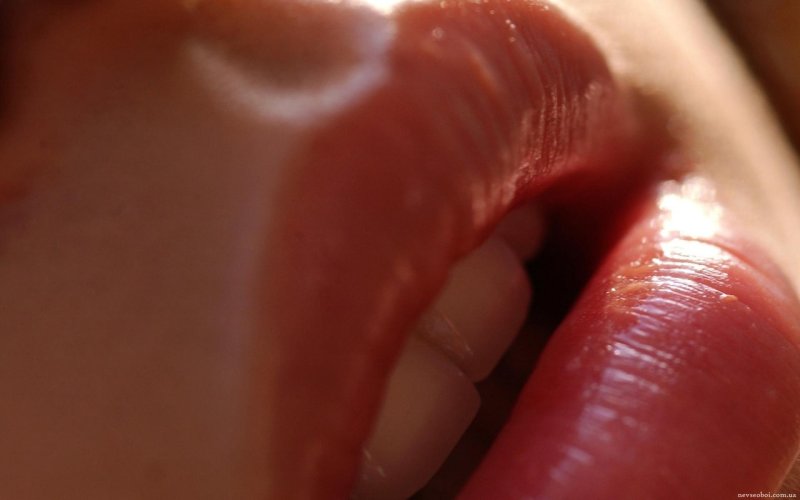 Женские губы