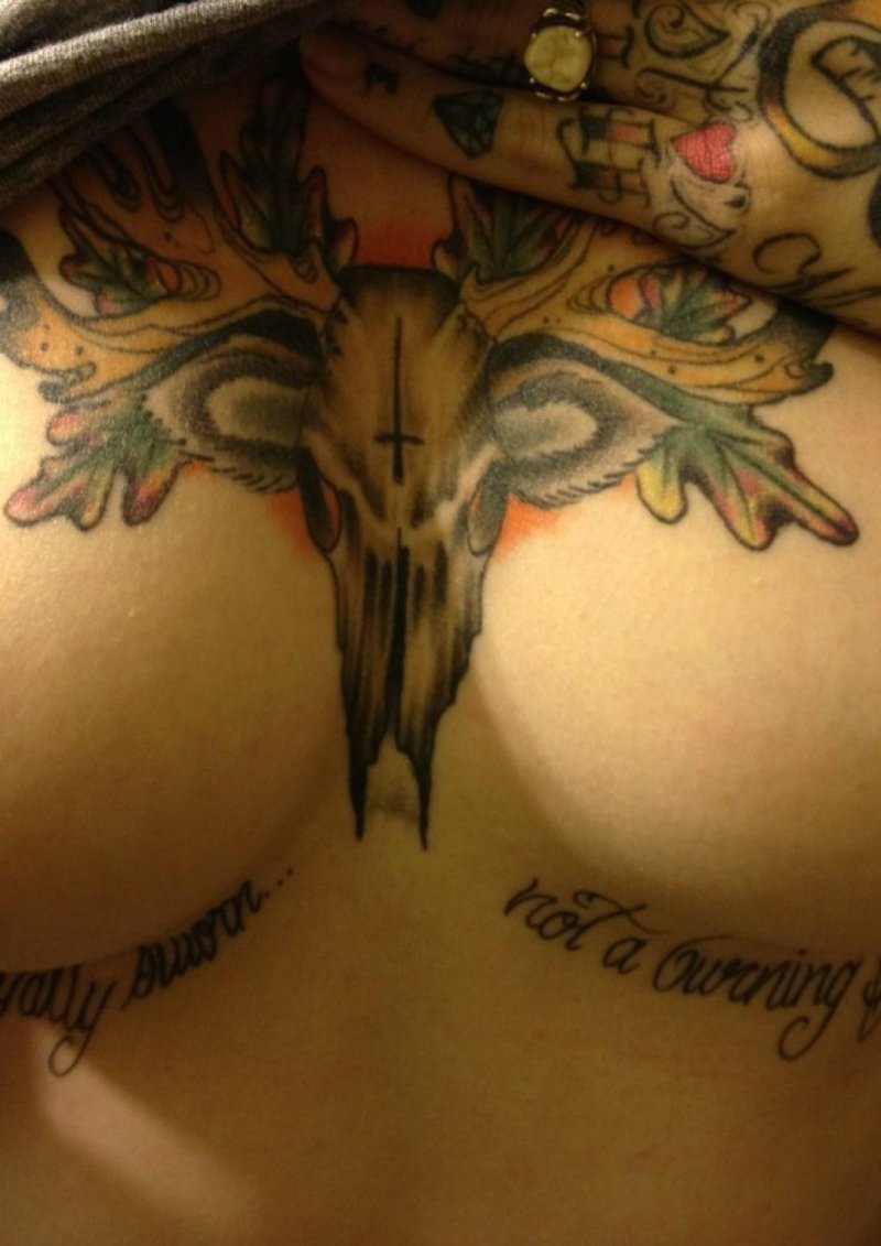 Татуированные сиськи