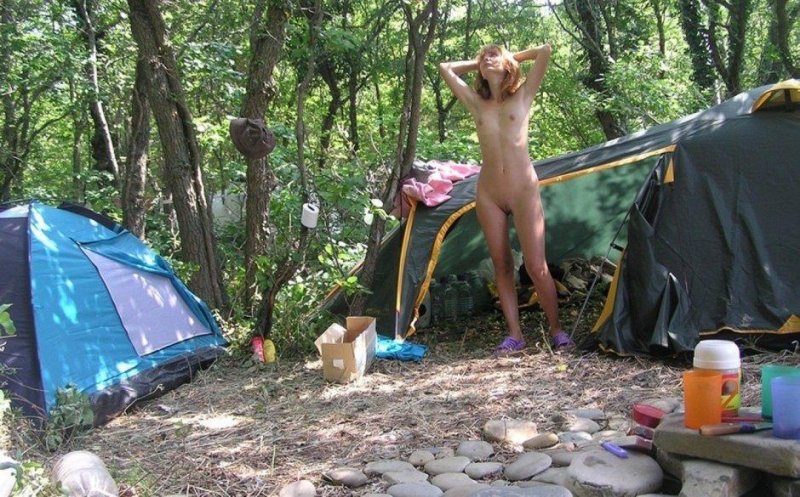 Голые женщины в туристическом походе