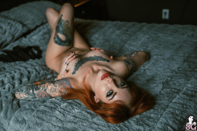 Ню красивая