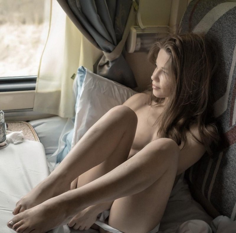 Голые женщины в купе поезда