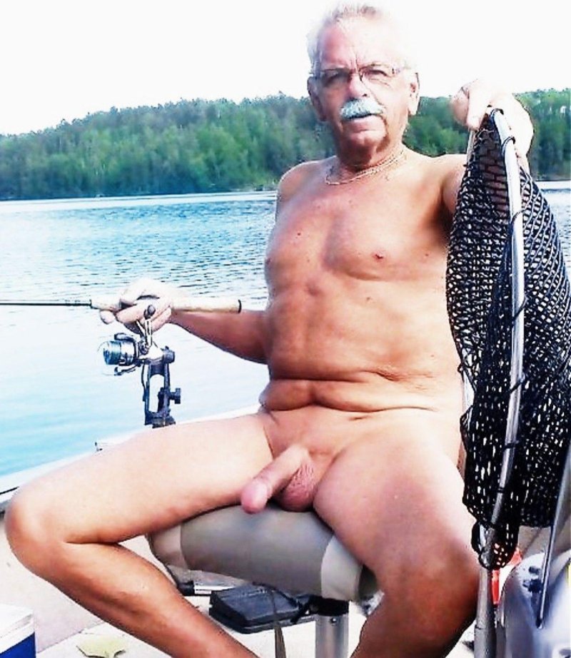 Голый рыбак