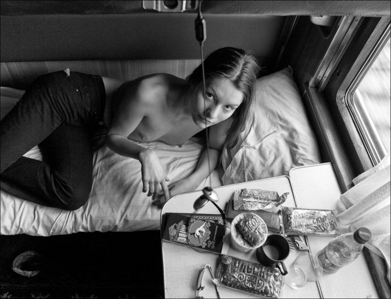 Девушка в купе