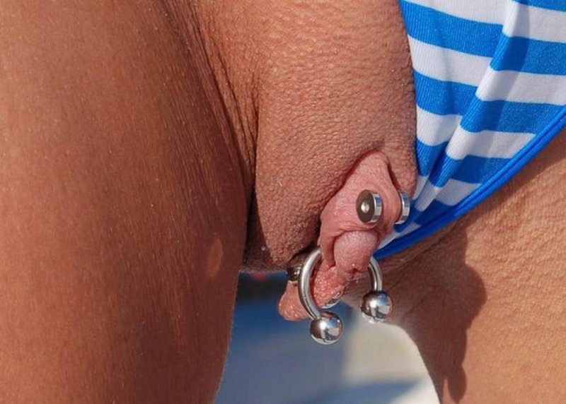 Большой клитор с пирсингом