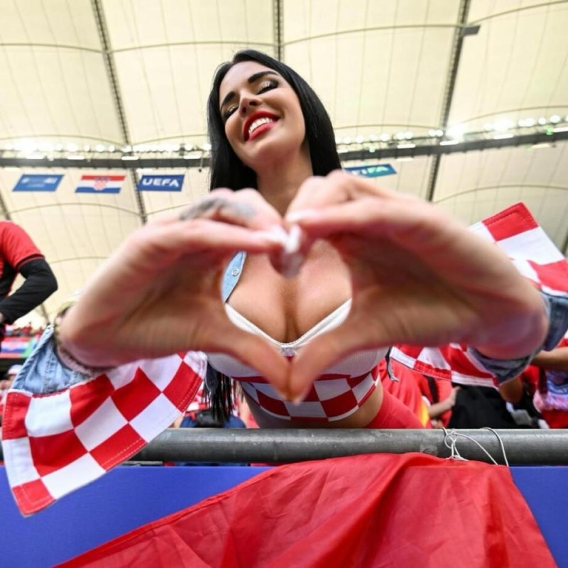 Болельщица хорватии ивана кнолл