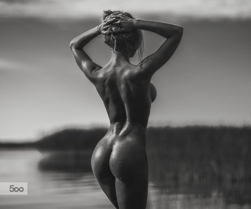 Голые девушки черно белые