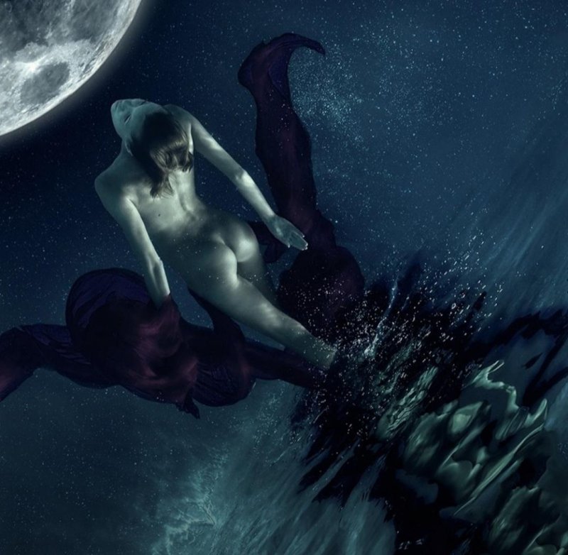 Эротичные девушки и космос